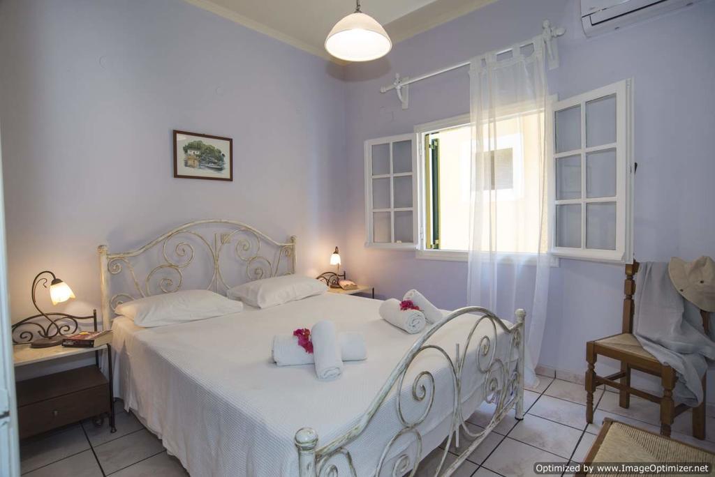 Christos Apartments & Studios Paxos Екстер'єр фото