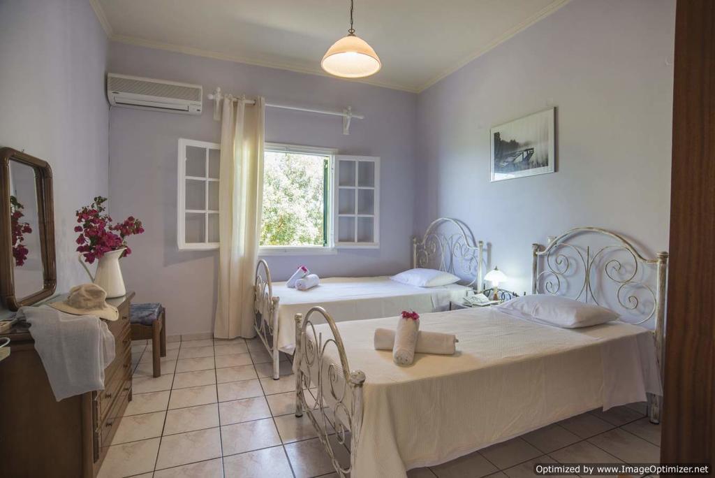 Christos Apartments & Studios Paxos Екстер'єр фото