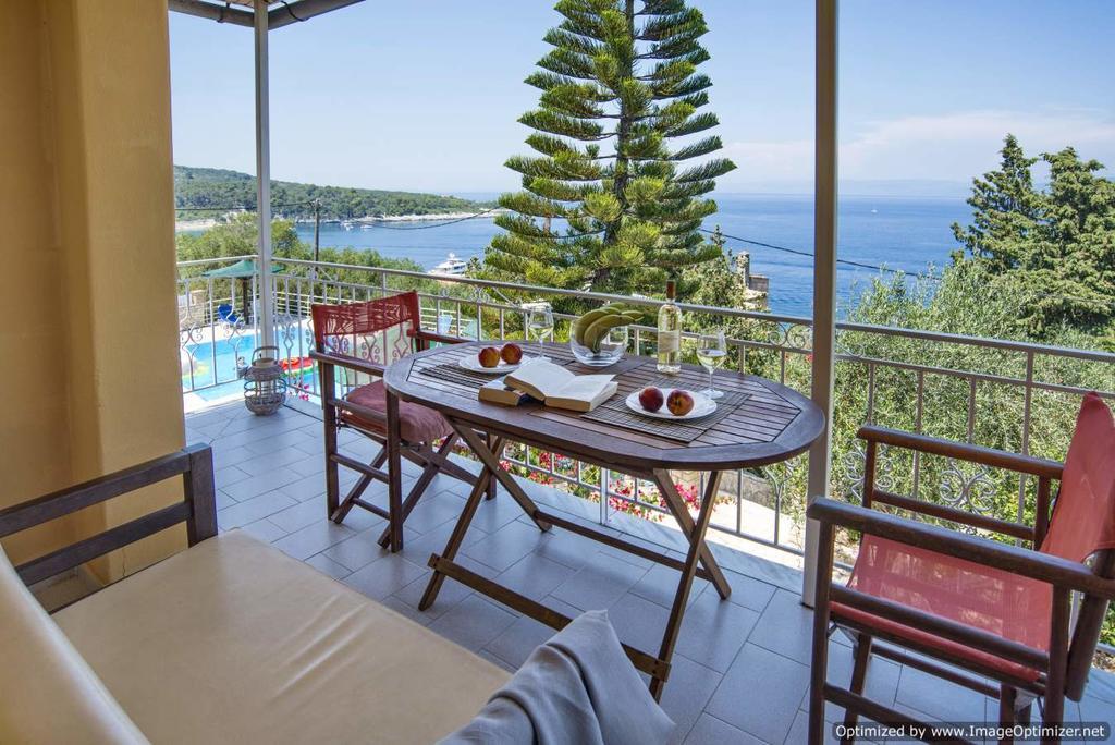 Christos Apartments & Studios Paxos Екстер'єр фото