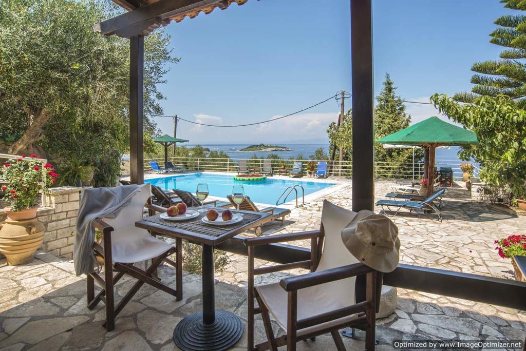 Christos Apartments & Studios Paxos Екстер'єр фото